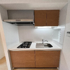 初期費用なんと17万円！！ 丸の内線西新宿駅まで徒歩3分♪ さらに家賃1ヶ月月無料！！ 築浅デザイナーズマンション♪ バストイレ別、独立洗面台、２口コンロなど人気の設備★ （次回更新予定日11月24日） − 東京都