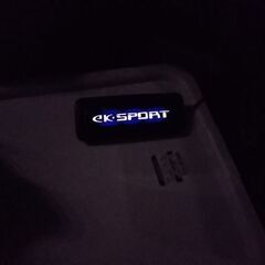 W81 EKスポーツ。イルミネーションプレートの画像