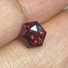 ナチュラル ヘキサゴン スピネル – 1.15ctの画像