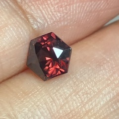 ナチュラル ヘキサゴン スピネル – 1.15ctの画像