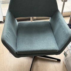 青い椅子の画像