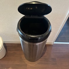 ゴミ箱の画像