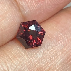 ナチュラル ヘキサゴン スピネル – 1.15ctの画像