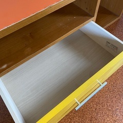 引き出し付きテレビ台　収納棚　車輪付き　ナチュラルウッドカラー　オレンジ　イエローの画像