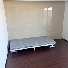 【直接取引限定！】EMOOR 可動式折り畳みベッド9台！ の画像
