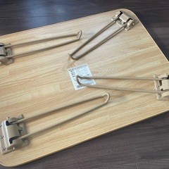 折りたたみテーブルの画像