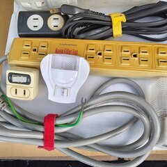 ノイズ フィルター 電源 タップ 延長コード スイッチ 節電タップ ACコンセント 節電アダプター 2個口 スイッチ付き エルパ 耐雷サージ アダプタ 省エネ 耐雷 屋内用 便利グッズ 節電アダプタ 2P　個別スイッチ付 コンセントの画像