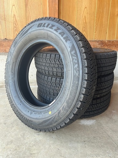 組み換え込みスタッドレスタイヤ145/80R13 75Q ブリヂストンVRX2