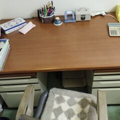 事務机　丈夫ですの画像