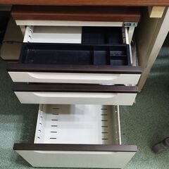 事務机　丈夫ですの画像