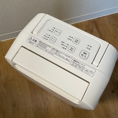 HITACHI製　除湿機の画像