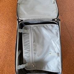 【無料でお譲りします】スーツケース　キャリーケース　ソフトタイプ　ブラック　髑髏柄　ガイコツ柄の画像