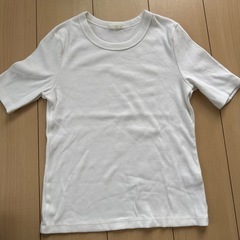 中高生の着そうなシンプル服(M〜L)の画像