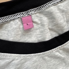 中高生の着そうなシンプル服(M〜L)の画像