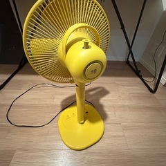 ±0デザイン フロアファンの画像