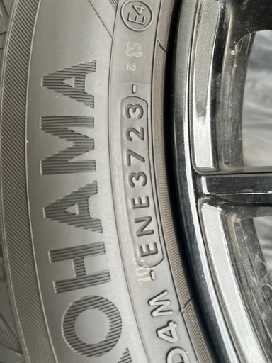 スタッドレスタイヤ
215/50R17　　