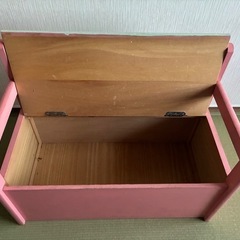 物もいれられる椅子の画像