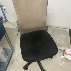 34. デスクチェアの画像