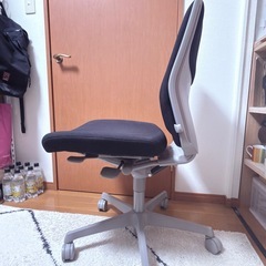 エスクード ローバック オフィスチェア オカムラの画像