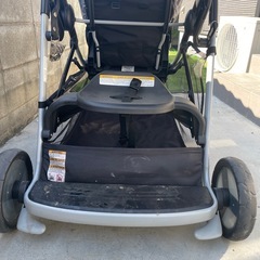 双子ベビーカー縦型の画像