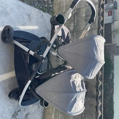 双子ベビーカー縦型の画像