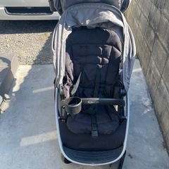 双子ベビーカー縦型の画像