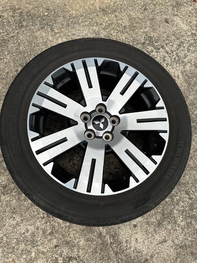 デリカD5 純正タイヤセット4本　225/55R18