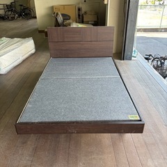 未使用セミダブルフランスベッドと未使用sertaマットレスの画像