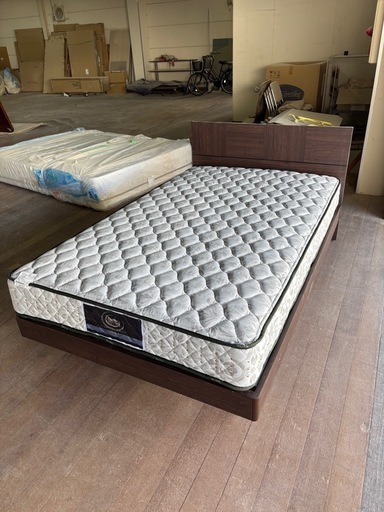 未使用セミダブルフランスベッドと未使用sertaマットレス