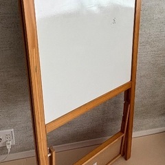 IKEA イーゼル　お絵描きボードの画像