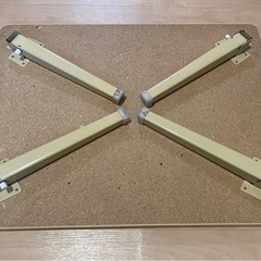 折りたたみテーブルの画像