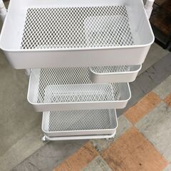 ＼家具＊家電のお店／【ｼﾞｬﾝｸﾞﾙｼﾞｬﾝｸﾞﾙ石川金沢店】3段マルチワゴン  白   W(幅)44×D(奥行き)30×H(高さ)86cmの画像