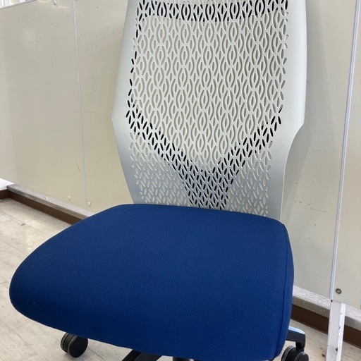 オフィスチェア　VILAGE ネイビー×ホワイト【トレファク堺福田店】