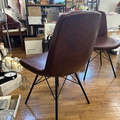 モデルルーム展示品インダストリアルレザーチェア2脚の画像