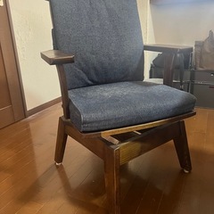 六人掛けダイニングテーブルと椅子6脚の画像