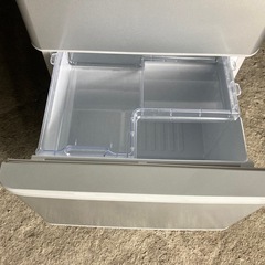 SHARP冷蔵庫　SJ-W352F-Sの画像