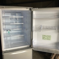 SHARP冷蔵庫　SJ-W352F-Sの画像