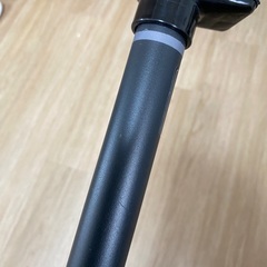 つっぱり棒 強力 太パイプ 耐荷重30kg-8kg 170-280cm 伸縮 おしゃれ 艶消し 黒 モノトーン インテリア 玄関 トイレ キッチン ランドリー 収納 突っ張り 棒 つっぱり ポールの画像