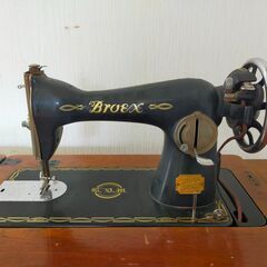 △ BROTHER ブラザー 足踏みミシン レトロ アンティークミシン Broex 色落ち？破損、部品の欠品あり 現状渡しの画像