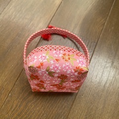 籠　ちりめん　ケース　小物入れ　置物　桜　ゴールド　カゴ　和柄　和物　和風　小物　ひな祭り　昭和レトロ　インテリアの画像