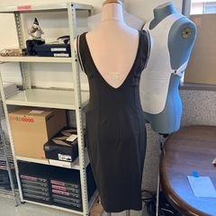 K2511-118 ZARA ロングワンピース ノースリーブ バックオープン オリーブ Mサイズ ほつれ汚れ有りの画像