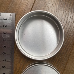 ケース　小物入れ　アンティーク　レトロ　ティン缶　インテリア　アルミケース　洋文字　エンボス シルバー　缶ケース　tin缶　　インテリアの画像