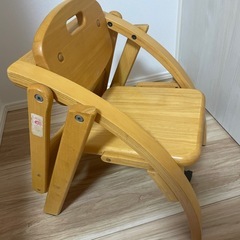 大和屋【アーチ ローチェア】テーブル＆ガード付折り畳み ベビーチェアの画像