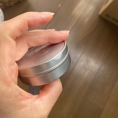 ケース　小物入れ　アンティーク　レトロ　ティン缶　インテリア　アルミケース　洋文字　エンボス シルバー　缶ケース　tin缶　　インテリアの画像