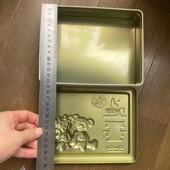 エンボス　ダッフィー　空き缶　ケース　小物入れ　熊　ベアー　テディベア　ディズニー　 ディズニー　インテリア　アンティークの画像