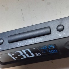 ADESSO  デジタル目覚まし時計の画像