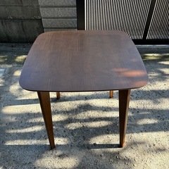 ダイニングテーブルの画像