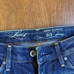 K2511-119 Levi's DEMI CURVE デニム スキニー パンツ 汚れ有りの画像