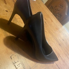 黒いピンヒールの画像
