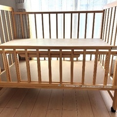 ベビーベッド　ハイタイプ　キャスター付きの画像